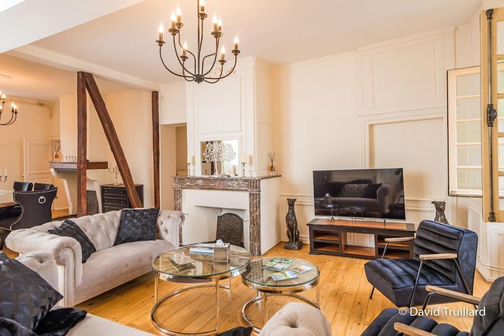 Suites Mana - Matahina Avec Vue Superbe Sur La Place Ducale Et Parking Prive Inclus Charleville-Mézières Dış mekan fotoğraf