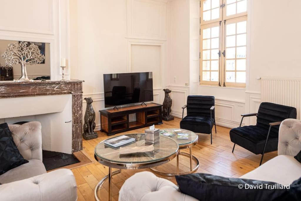 Suites Mana - Matahina Avec Vue Superbe Sur La Place Ducale Et Parking Prive Inclus Charleville-Mézières Dış mekan fotoğraf