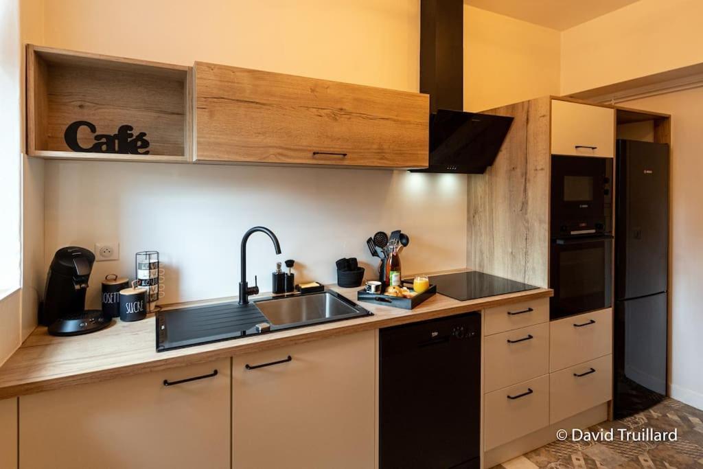 Suites Mana - Matahina Avec Vue Superbe Sur La Place Ducale Et Parking Prive Inclus Charleville-Mézières Dış mekan fotoğraf