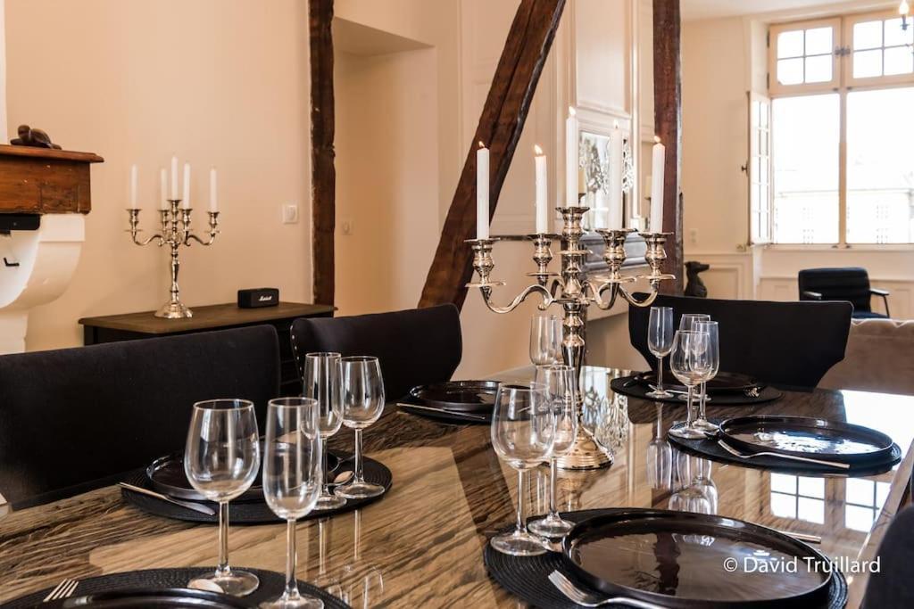 Suites Mana - Matahina Avec Vue Superbe Sur La Place Ducale Et Parking Prive Inclus Charleville-Mézières Dış mekan fotoğraf