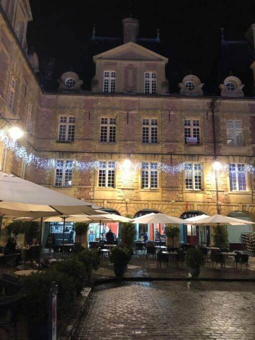 Suites Mana - Matahina Avec Vue Superbe Sur La Place Ducale Et Parking Prive Inclus Charleville-Mézières Dış mekan fotoğraf