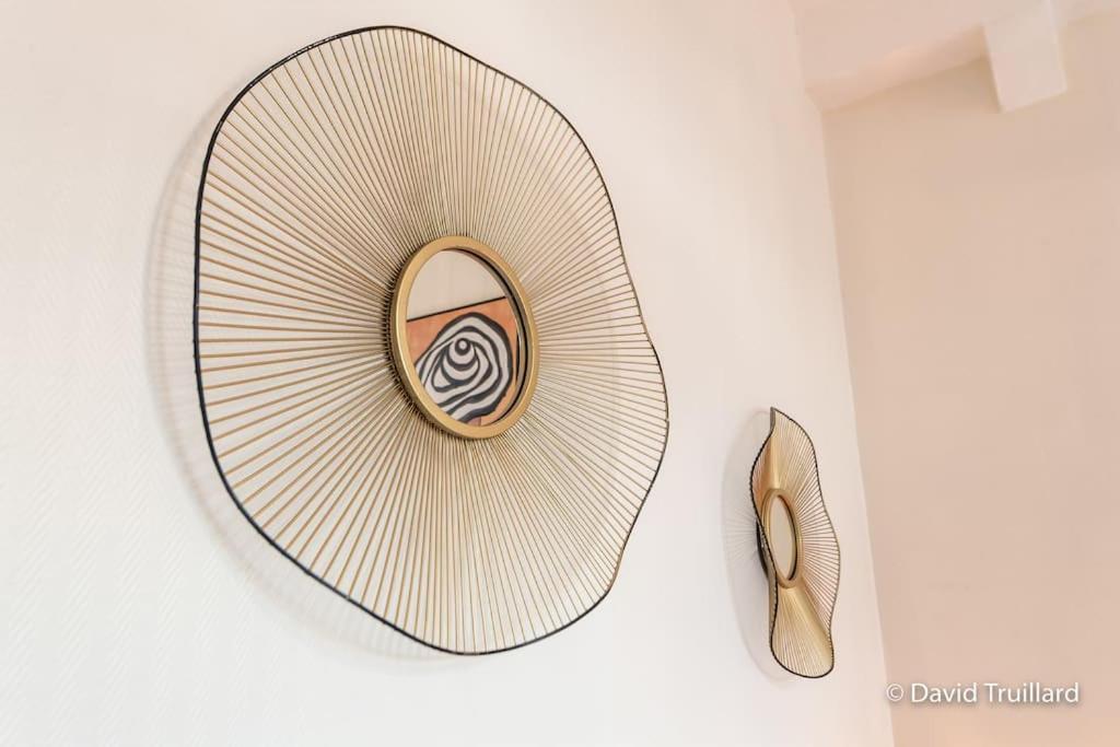 Suites Mana - Matahina Avec Vue Superbe Sur La Place Ducale Et Parking Prive Inclus Charleville-Mézières Dış mekan fotoğraf