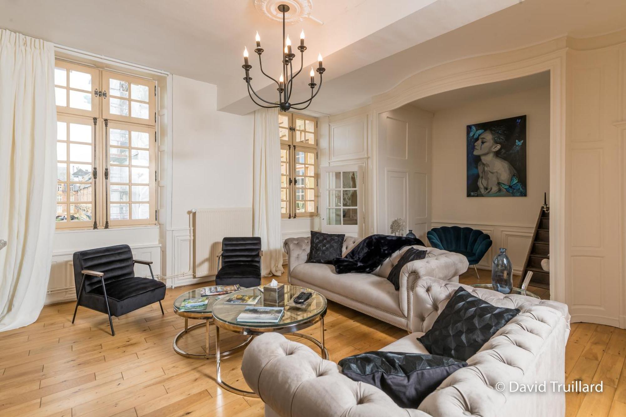 Suites Mana - Matahina Avec Vue Superbe Sur La Place Ducale Et Parking Prive Inclus Charleville-Mézières Dış mekan fotoğraf