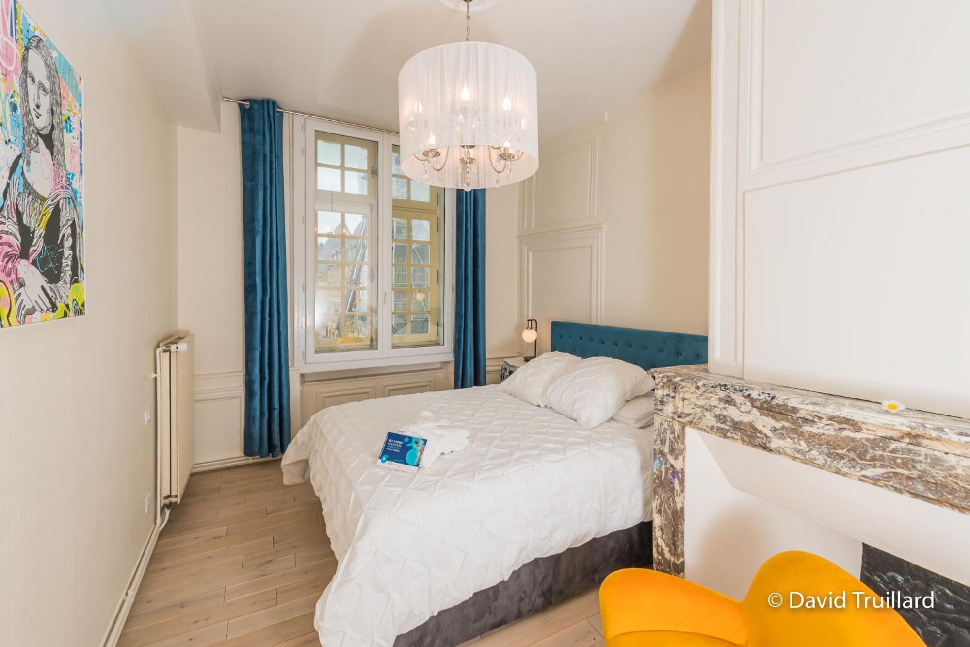 Suites Mana - Matahina Avec Vue Superbe Sur La Place Ducale Et Parking Prive Inclus Charleville-Mézières Dış mekan fotoğraf
