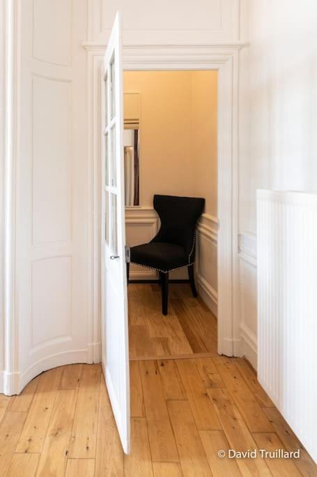 Suites Mana - Matahina Avec Vue Superbe Sur La Place Ducale Et Parking Prive Inclus Charleville-Mézières Dış mekan fotoğraf