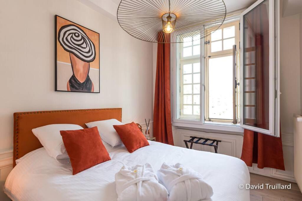 Suites Mana - Matahina Avec Vue Superbe Sur La Place Ducale Et Parking Prive Inclus Charleville-Mézières Dış mekan fotoğraf