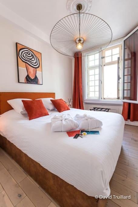 Suites Mana - Matahina Avec Vue Superbe Sur La Place Ducale Et Parking Prive Inclus Charleville-Mézières Dış mekan fotoğraf