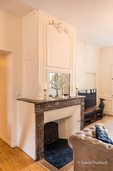 Suites Mana - Matahina Avec Vue Superbe Sur La Place Ducale Et Parking Prive Inclus Charleville-Mézières Dış mekan fotoğraf
