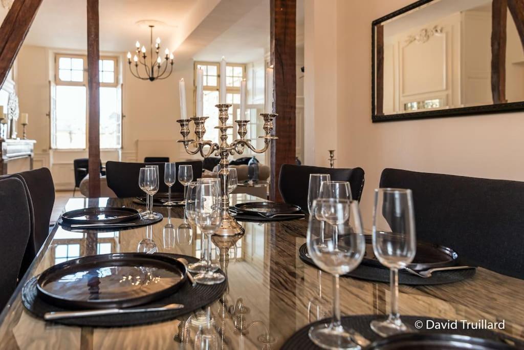 Suites Mana - Matahina Avec Vue Superbe Sur La Place Ducale Et Parking Prive Inclus Charleville-Mézières Dış mekan fotoğraf
