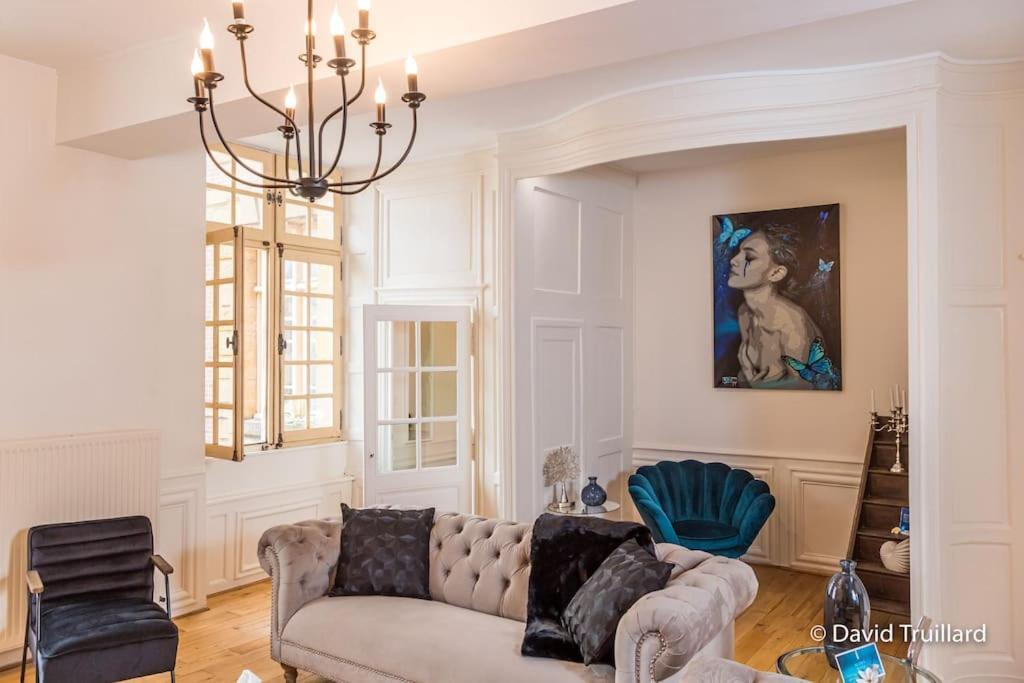 Suites Mana - Matahina Avec Vue Superbe Sur La Place Ducale Et Parking Prive Inclus Charleville-Mézières Dış mekan fotoğraf